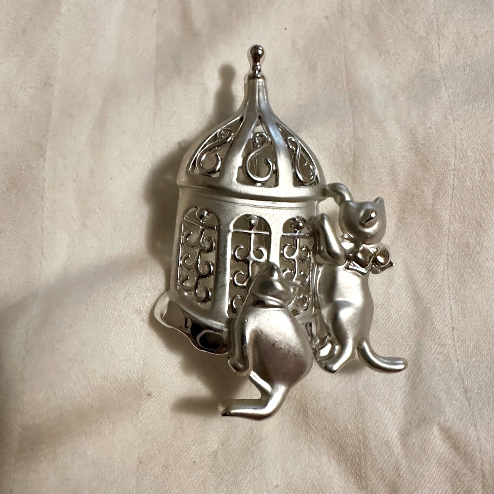 Danecraft Brushed Silver Tone Cat Brooch